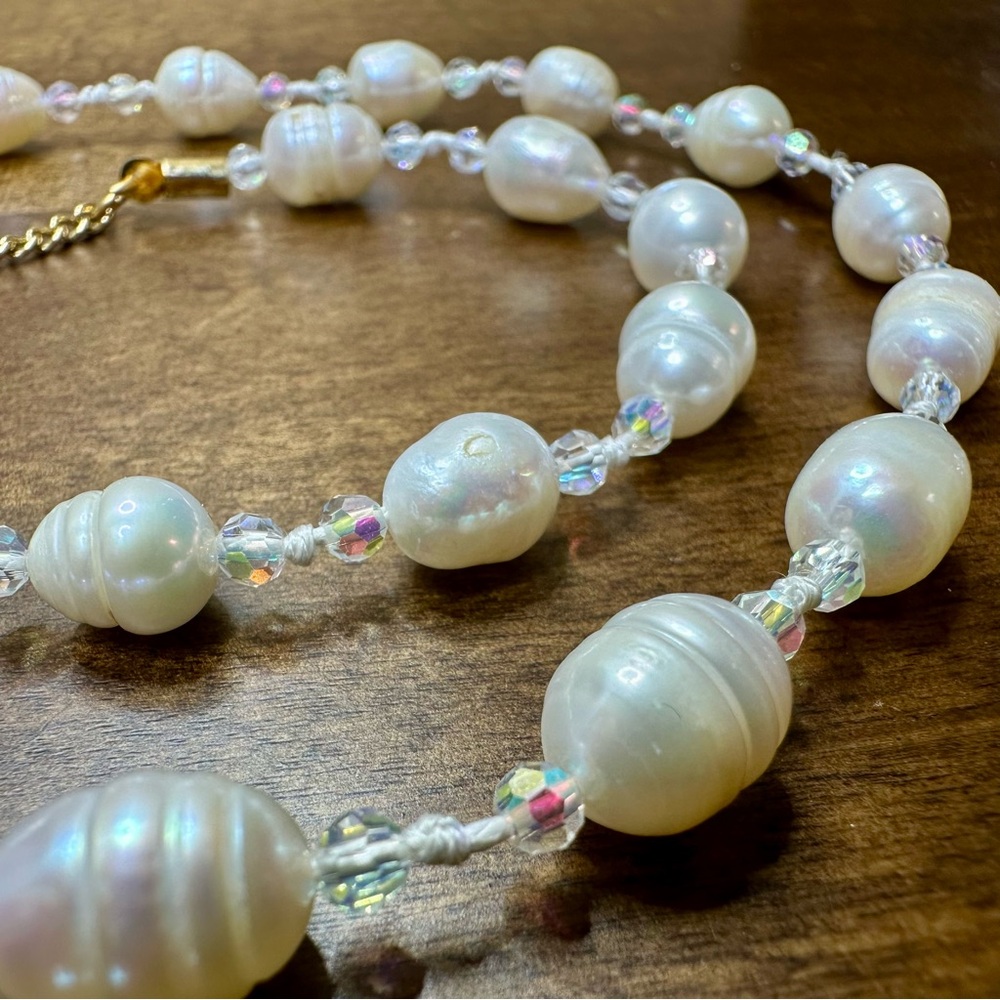 NEW-Handmade Classic White Pearl and Crystal Bead Necklace - Picture 2 of 12